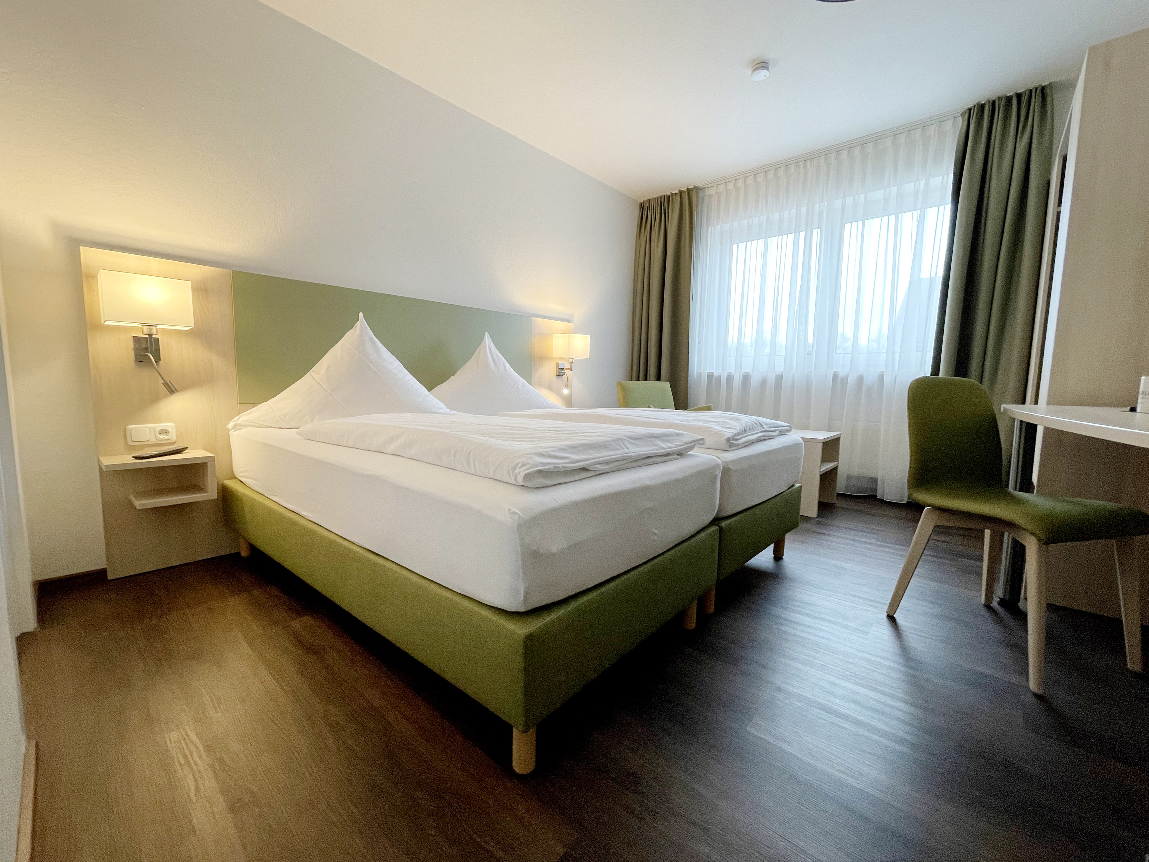 Helle und geräumige Zimmer im Hotel Nähe Flughafen München